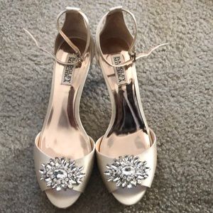 Size 8 Badgley Mischka 1" open toe heel